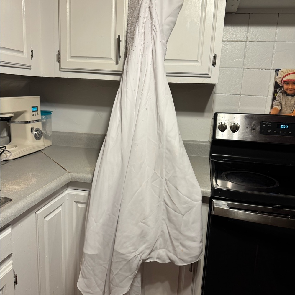 David's Bridal White ruched Strapless Beaded Wedding Dress size 10 - Picture 9 of 11